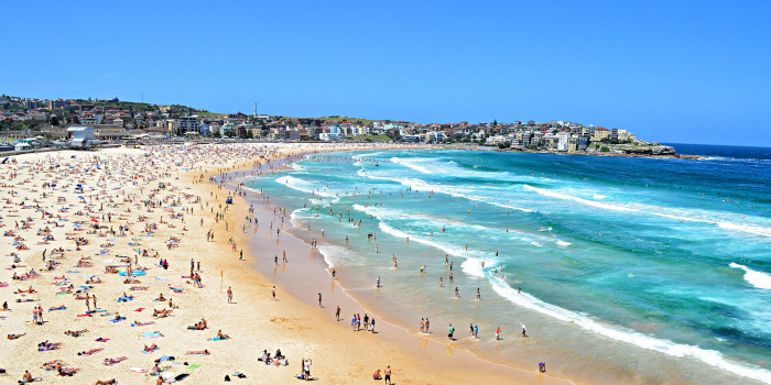 Hundreds of Australian Beachgoers Ignore Authorities Threatening Fines ...